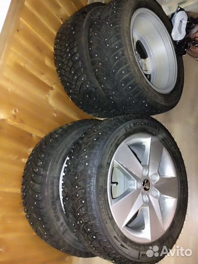 Б/у комплект зимней резины на ориг.литых дисках