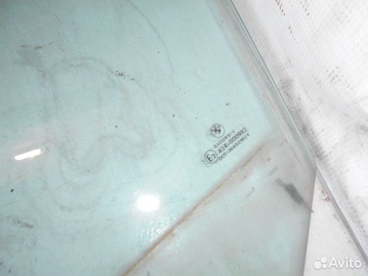 Стекло переднее левое BMW 7 E38