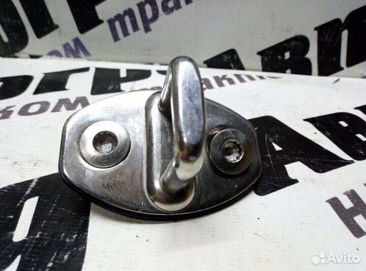 Петля замка двери задняя Volkswagen Tiguan 5N2 CCZ