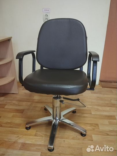 Парикмахерское кресло