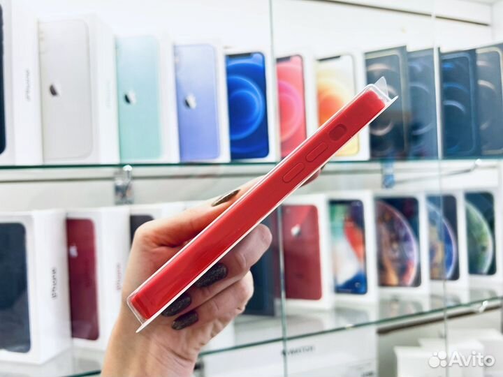 Чехол на iPhone 14 Pro, красный