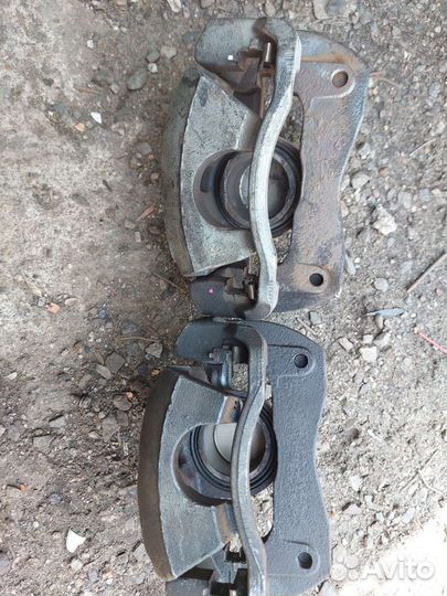 Суппорт передний рав 4