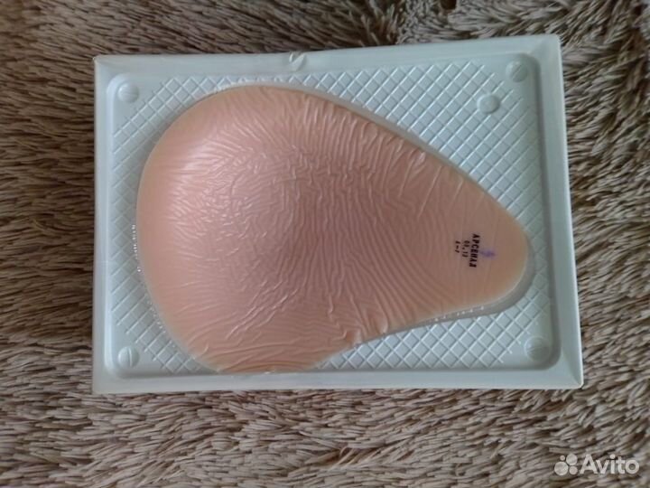 Протез молочной железы левый