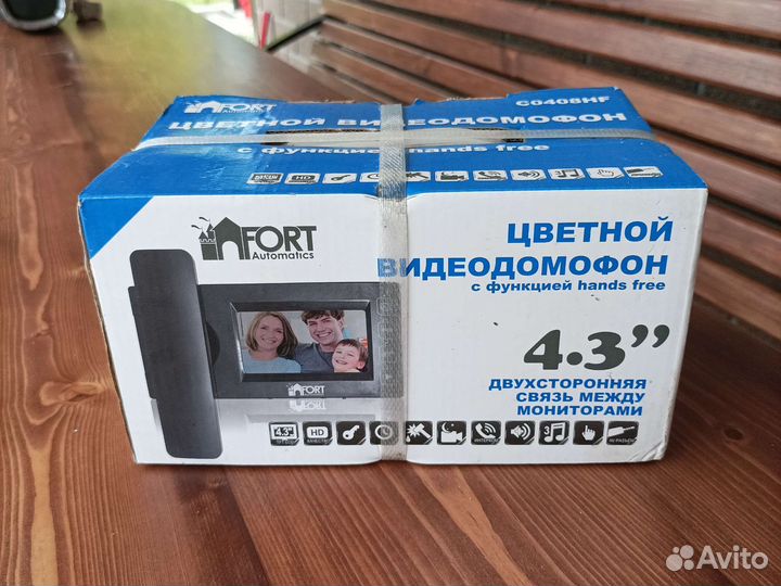 Цветной видеодомофон fort C0408HF