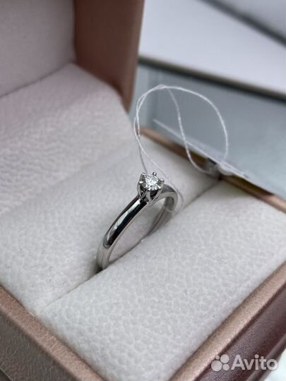 Золотое кольцо с бриллиантом 0.12 ct., р.16