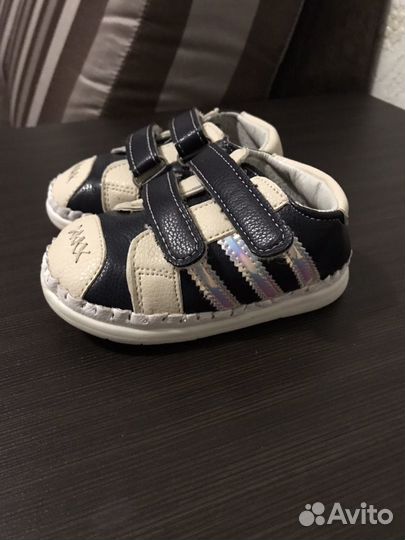 Кроссовки детские