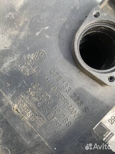 Коллектор впускной Audi A4 2400 2004