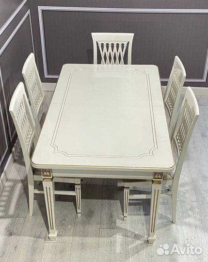 Кухонный стол и стулья
