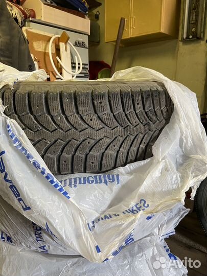 Bridgestone Blizzak Spike-01 235/60 R18 107