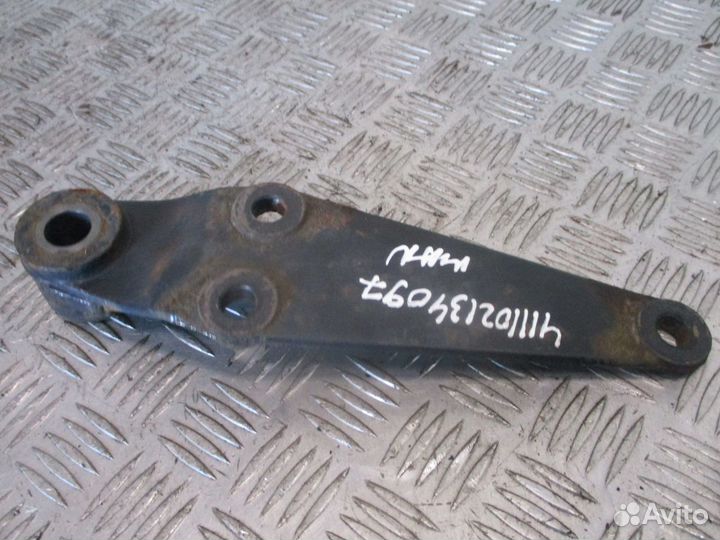 Кронштейн переднего амортизатора MAN 81437400196