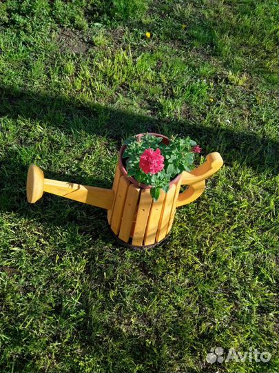 Лейка, тележка декоративные изделия для сада