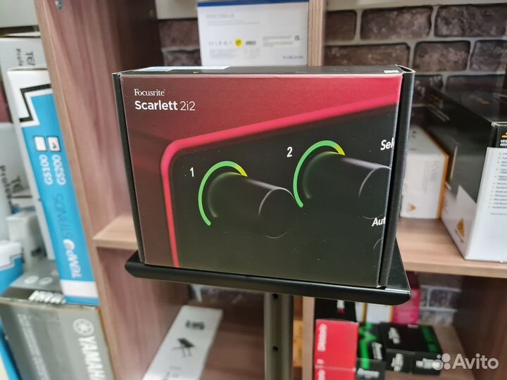 Focusrite Scarlett 2i2 4th Gen аудиоинтерфейс