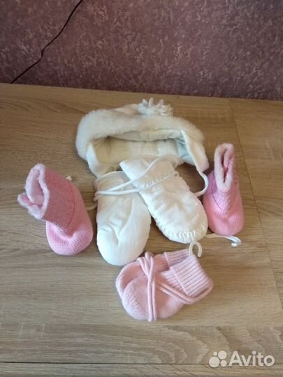 Шапка,варежки, тканевые боты и муфта на коляску