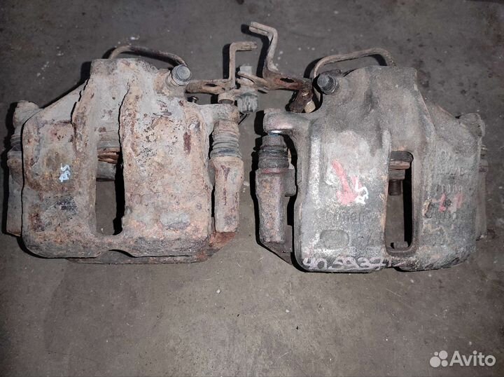 Суппорт передний со скобами Volkswagen Passat b5