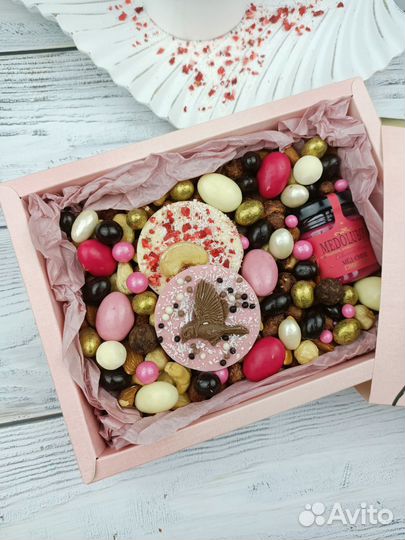Подарок из сладостей и орехов. Подарочный набор