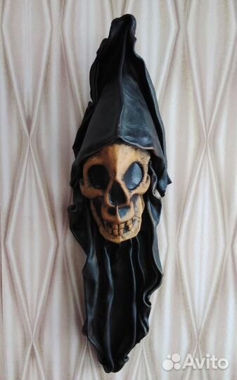 Череп (малый) из теснённой верблюжьей кожи