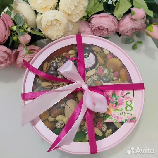 Корзины и подарки из сухофруктов, фруктов, цветов