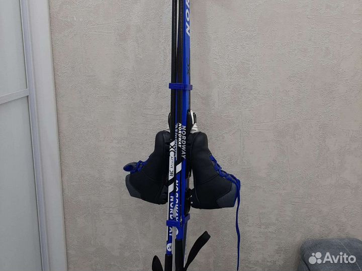 Беговые лыжи, палки, ботинки