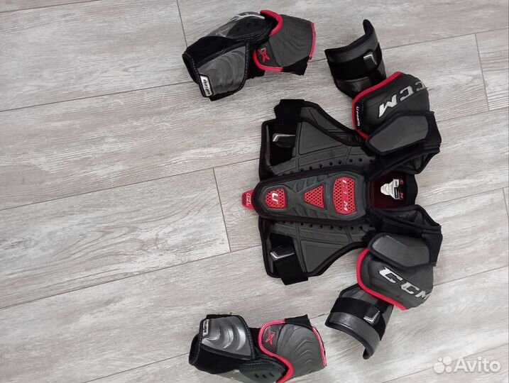 Нагрудник хоккейный ccm sr