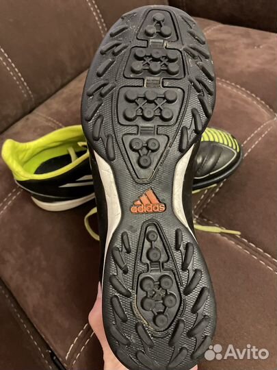 Футбольные бутсы adidas, р. 37-38