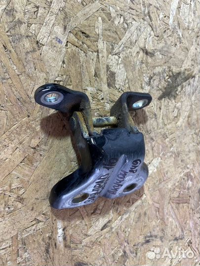 Петля двери задняя правая Ssangyong Action 2.0