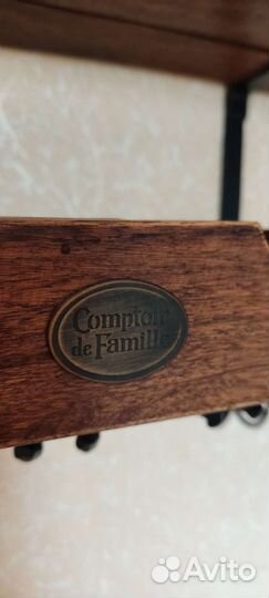 Полочка для винных бутылок и бокалы