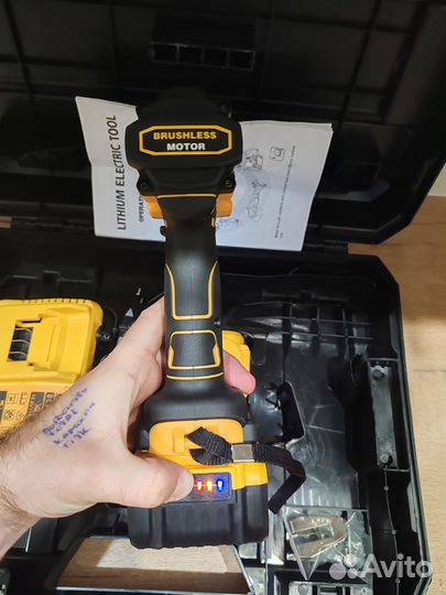 Бесщеточный шуруповерт Dewalt 20v 6 a/h