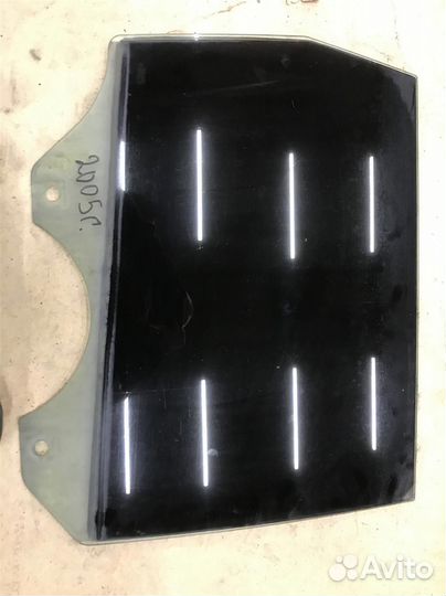 Стекло двери задней правой #: 747 Volkswagen Toua