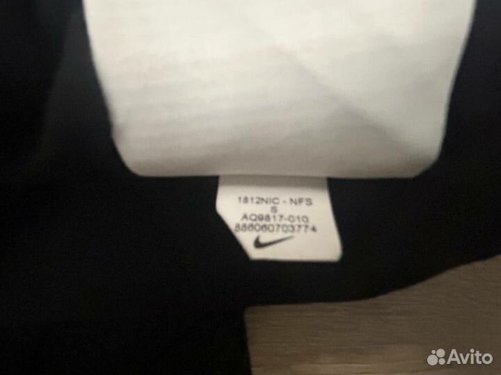 Футболке Nike Air