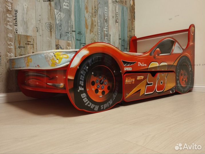 Детская кровать машина бу и стелаж