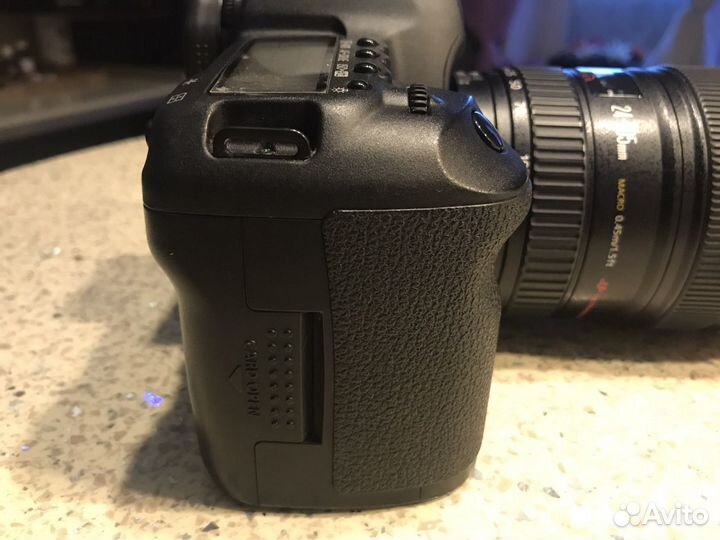 Зеркальный фотоаппарат