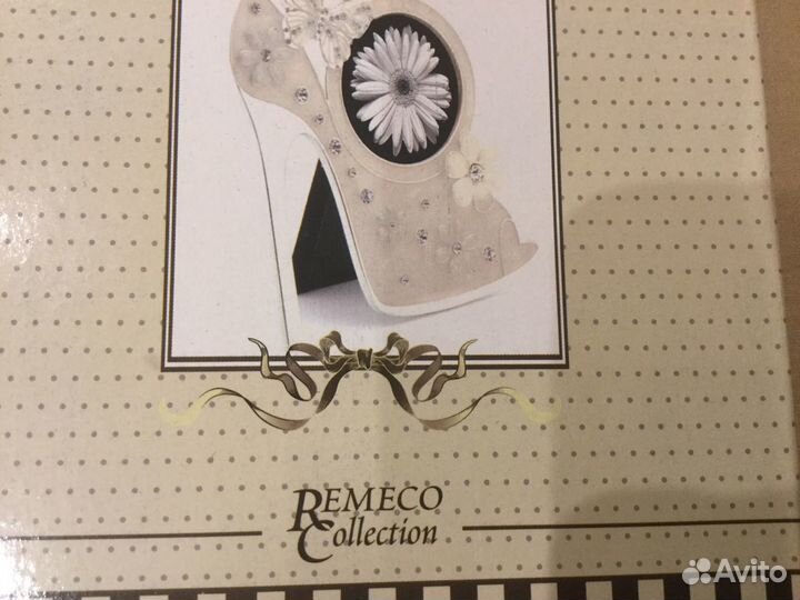 Рамки для фото в виде лабутенов со стразами новые