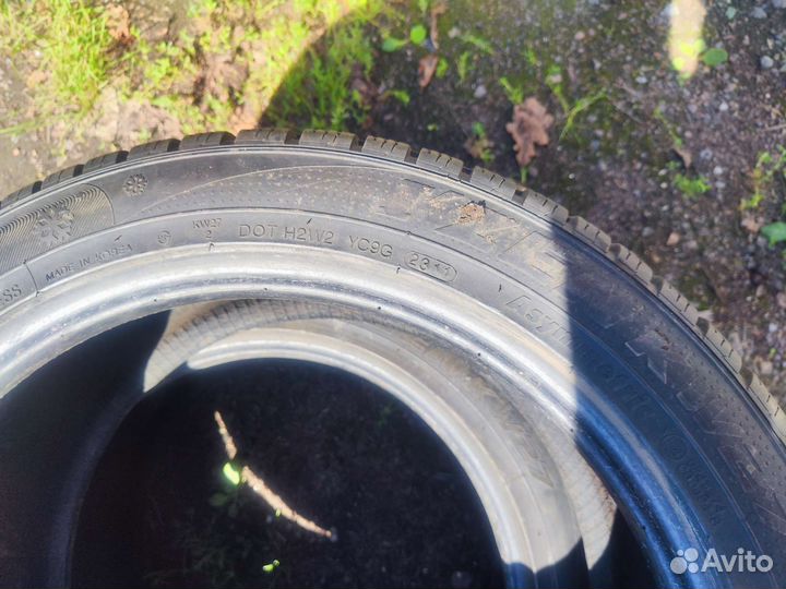 Kumho I'Zen KW27 245/45 R18 95V