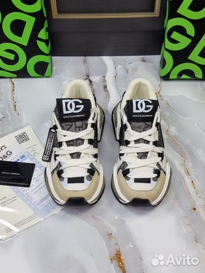 Кроссовки женские