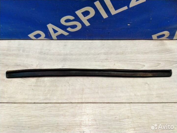 Молдинг стекла задний правый Bmw X5 E53 M54B30