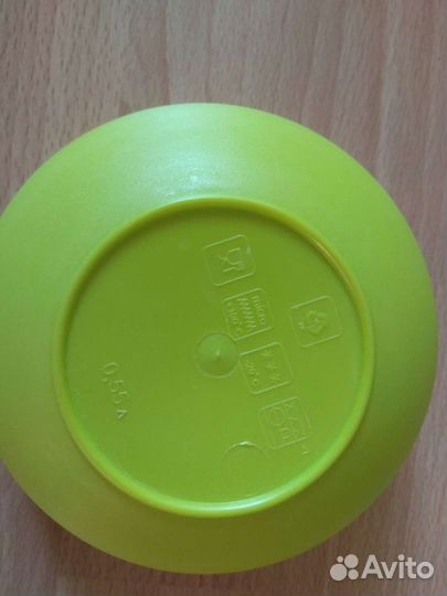 Новые Две пластиковые миски