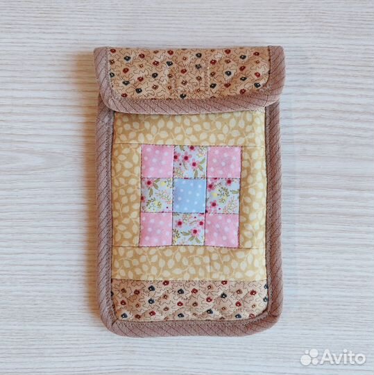 Чехол для телефона бежевый ручной работы