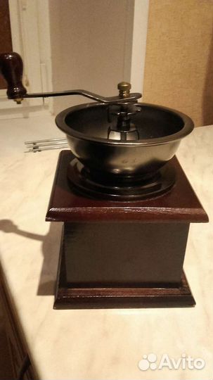 Кофемолка жерновая ручная