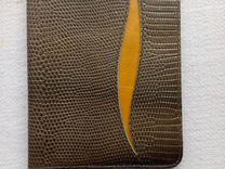 Оливковая кожаная паспортная обложка