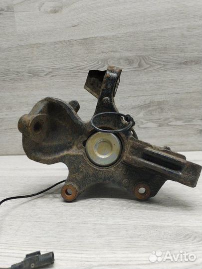 Поворотный кулак правый Mercedes Sprinter 906