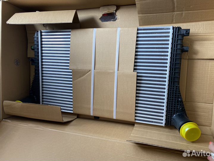 Радиатор интеркулера Nissens артикул 96568 audi/VW