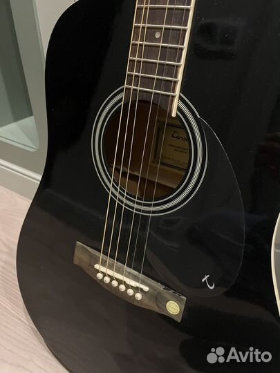 Акустическая гитара