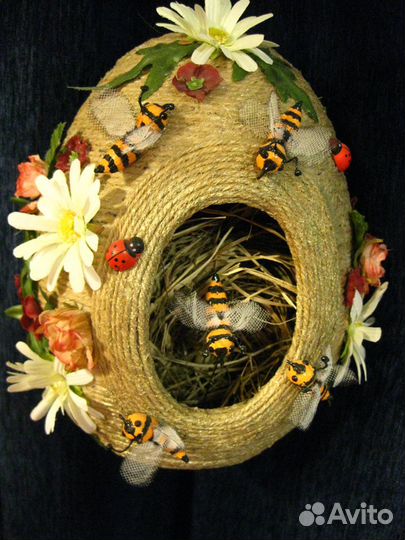 Декоративный улей с пчелами