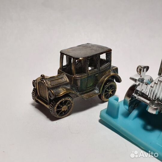 Три модели старинных автомобилей