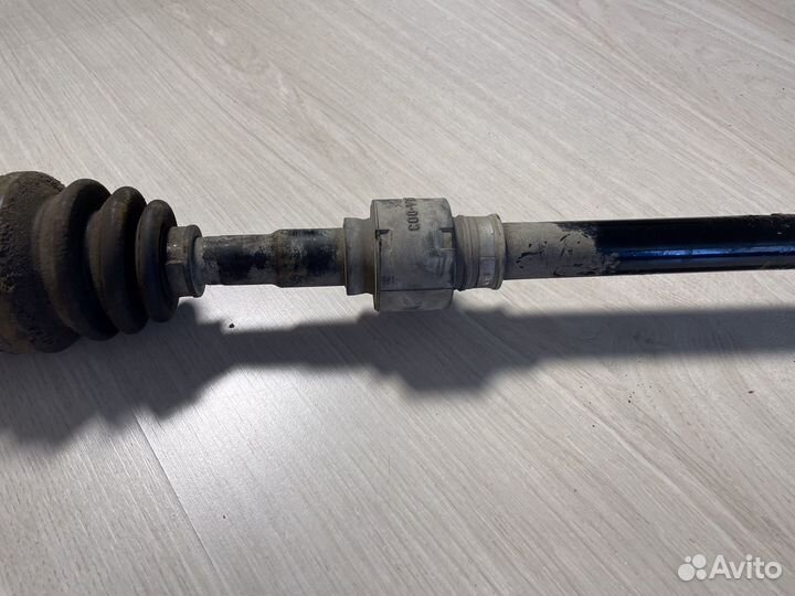 Передний полуось правый Honda Civic 4D 8 1,6 1,8