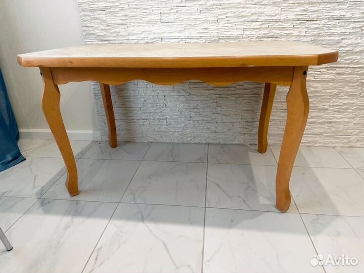 Стол кухонный
