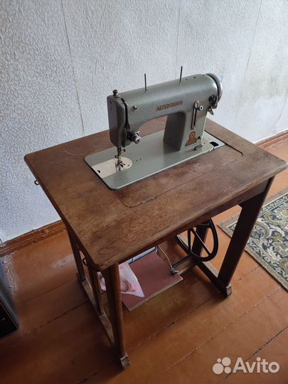 Швейная машина altenburg