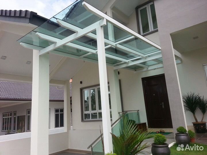 Козырек над крыльцом