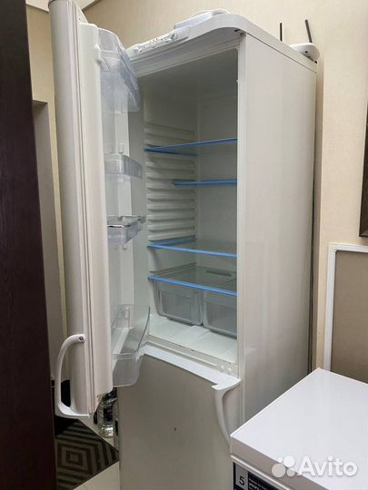 Холодильник б/у indesit C240G