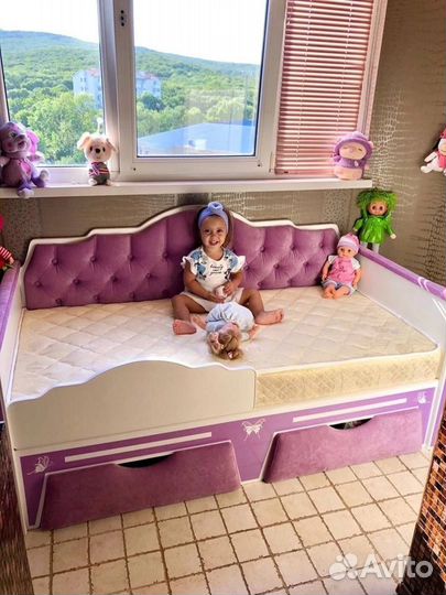 Детская кроватка с каретной стяжке в розовом цвете